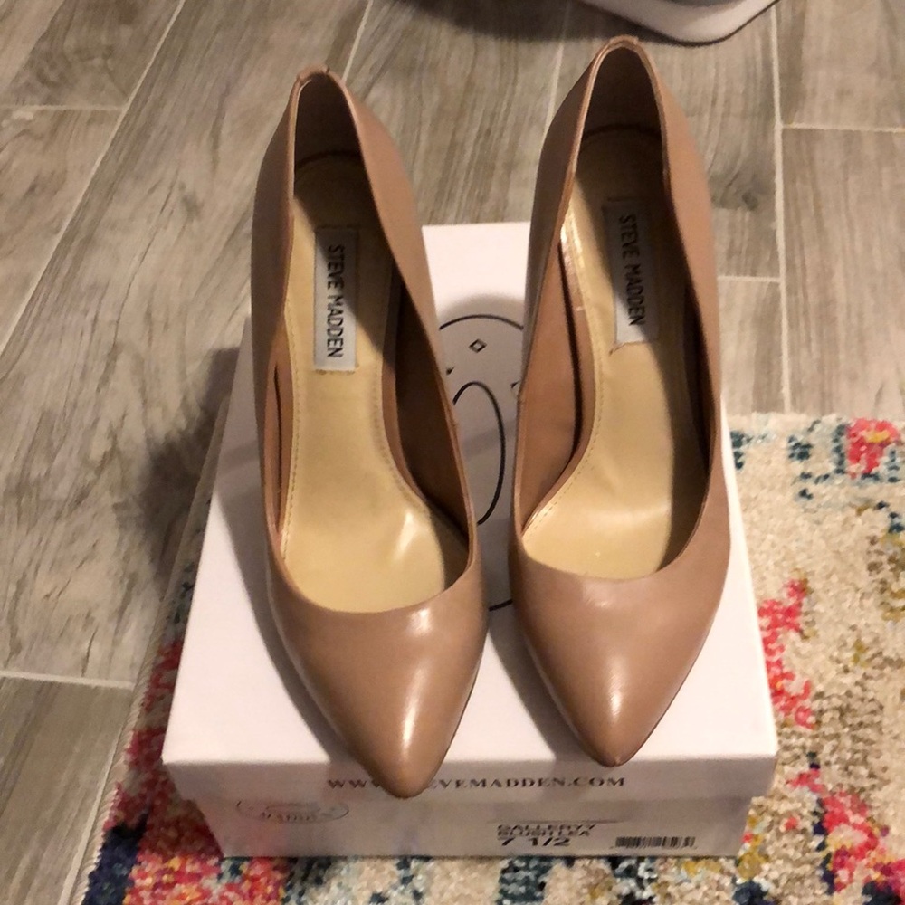 Steve Madden Galleryy pump